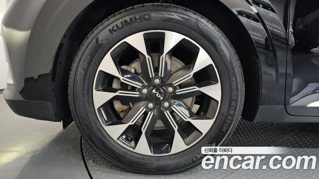 Kia Carnival 2023 — ფოტო 5/20