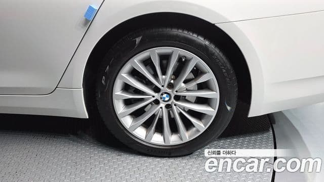 BMW 5 Series 2023 — Photo 15/20