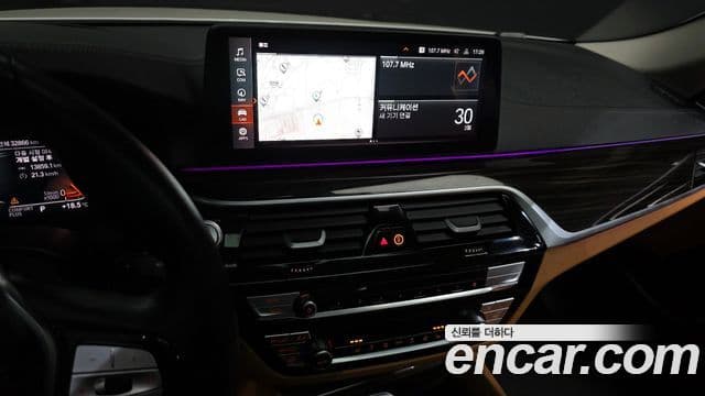BMW 5 Series 2023 — Photo 19/20
