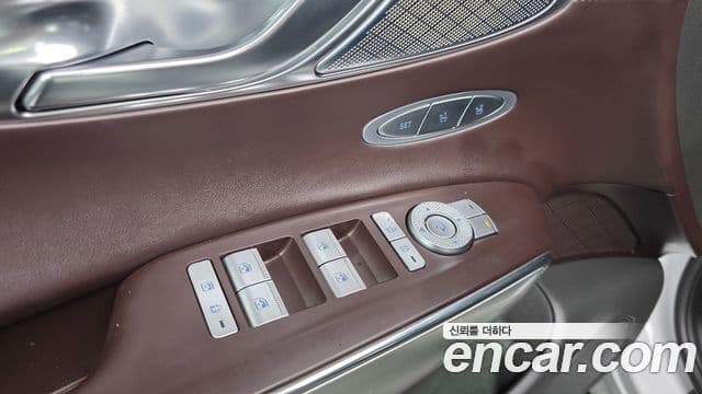 Genesis GV70 2021 — ფოტო 12/20
