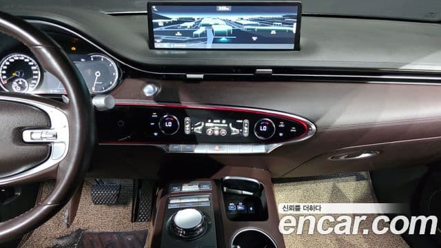 Genesis GV70 2021 — ფოტო 15/20