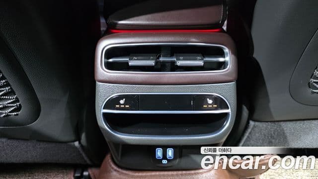 Genesis GV70 2021 — ფოტო 18/20