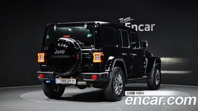 Jeep Wrangler 2022 — ფოტო 2/20