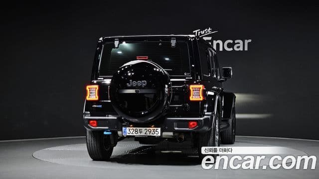 Jeep Wrangler 2022 — ფოტო 4/20