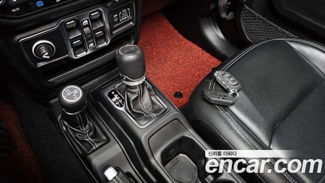 Jeep Wrangler 2022 — ფოტო 9/20