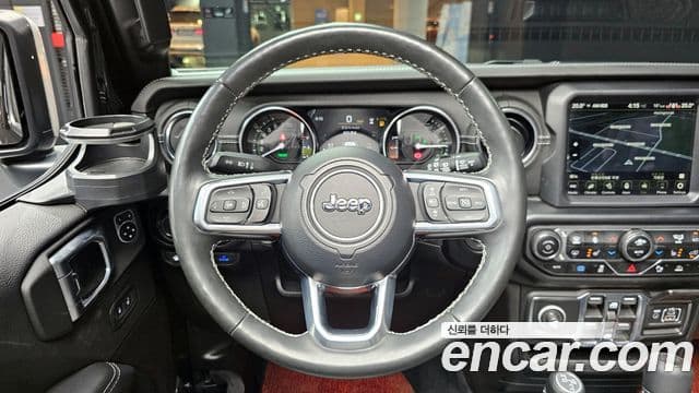 Jeep Wrangler 2022 — ფოტო 13/20