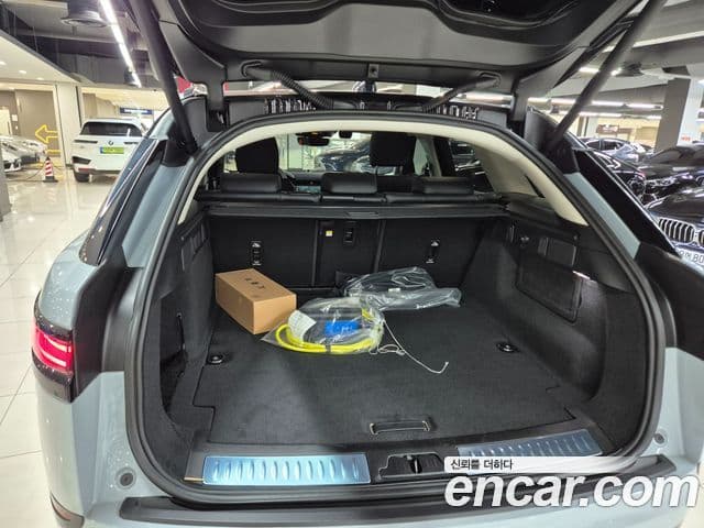Land Rover Range Rover Velar 2025 — ფოტო 10/19