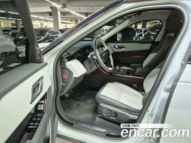 Land Rover Range Rover Velar 2025 — ფოტო 8/19