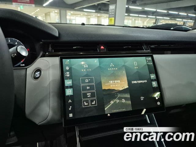 Land Rover Range Rover Velar 2025 — ფოტო 13/19