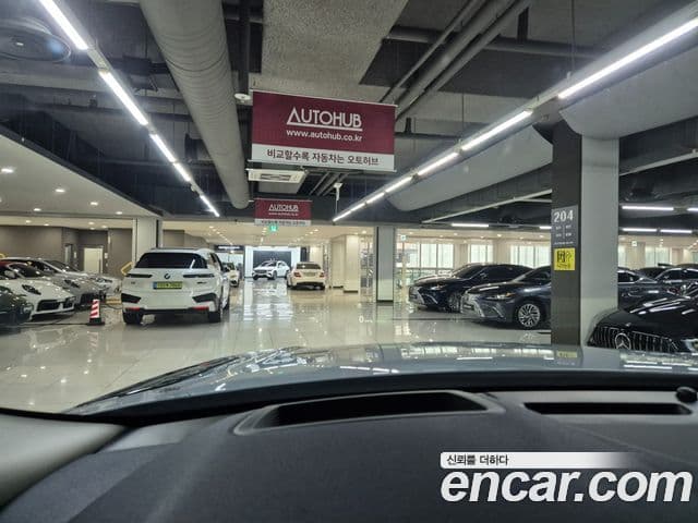 Land Rover Range Rover Velar 2025 — ფოტო 15/19