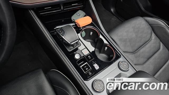 Volkswagen Touareg 2024 — ფოტო 7/20