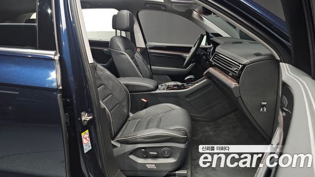 Volkswagen Touareg 2024 — ფოტო 8/20