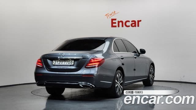 Mercedes-Benz E-Class 2020 — Фото 2/20