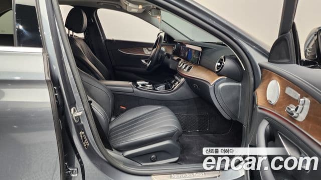 Mercedes-Benz E-Class 2020 — Фото 11/20
