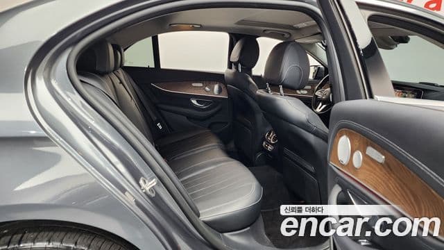 Mercedes-Benz E-Class 2020 — Фото 12/20