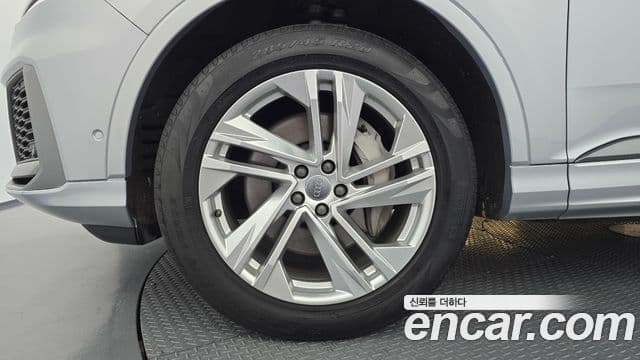 Audi Q7 2021 — ფოტო 5/20