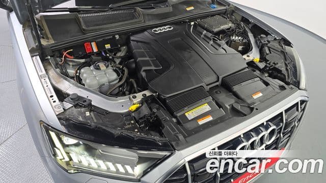 Audi Q7 2021 — ფოტო 6/20