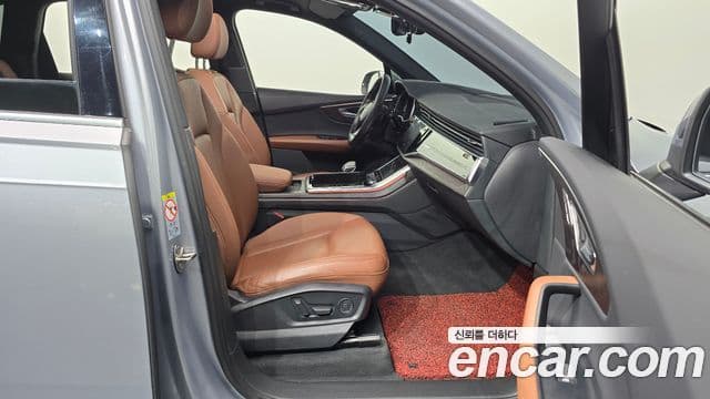 Audi Q7 2021 — ფოტო 10/20