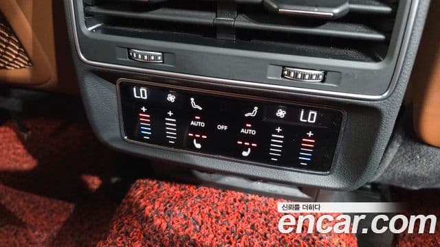Audi Q7 2021 — ფოტო 19/20