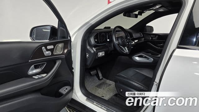 Mercedes-Benz GLE-Class 2022 — Photo 12/20