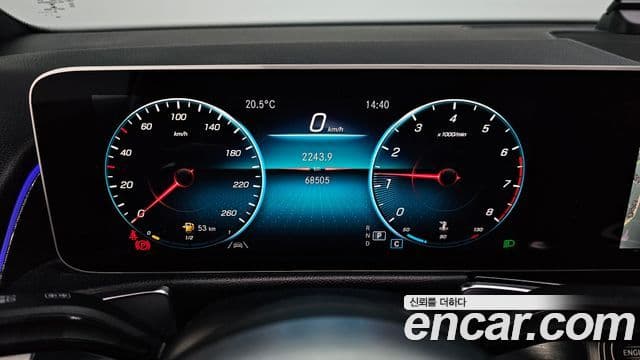 Mercedes-Benz GLB-Class 2020 — Фото 8/20