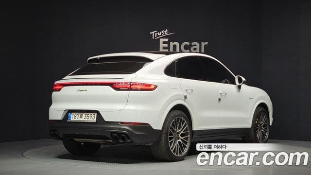 Porsche Cayenne 2021 — Photo 17/20
