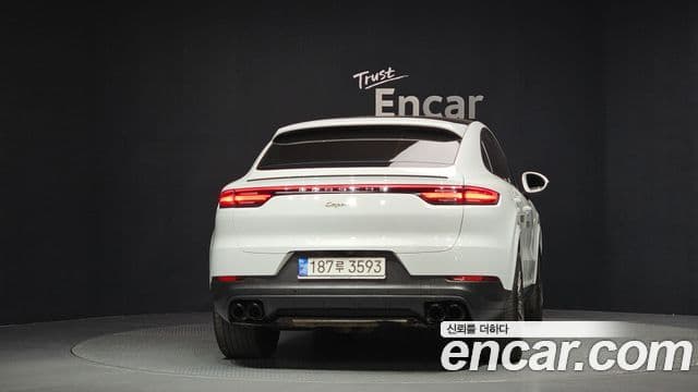 Porsche Cayenne 2021 — Photo 18/20
