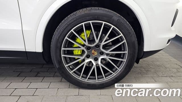 Porsche Cayenne 2021 — Photo 4/20