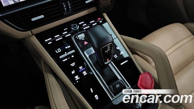 Porsche Cayenne 2021 — Photo 10/20