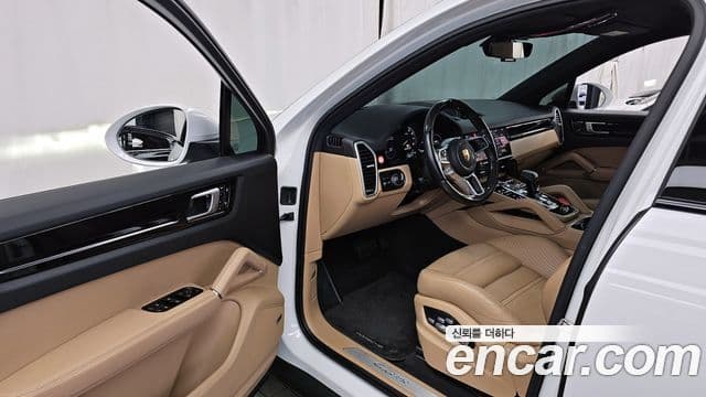 Porsche Cayenne 2021 — Photo 9/20