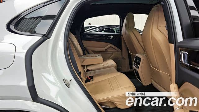 Porsche Cayenne 2021 — Photo 3/20