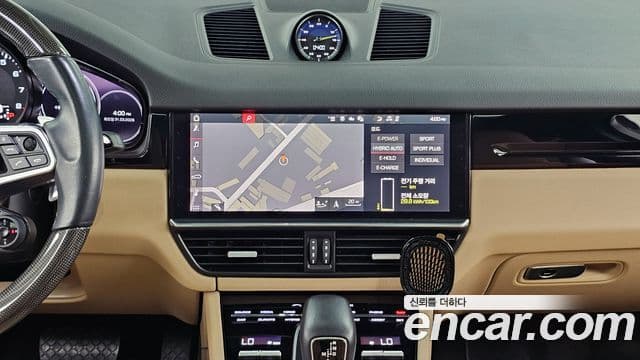 Porsche Cayenne 2021 — Photo 11/20