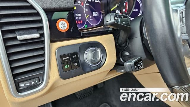 Porsche Cayenne 2021 — Photo 2/20
