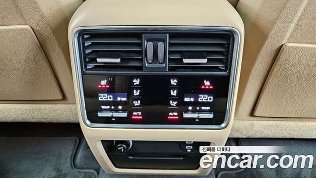 Porsche Cayenne 2021 — Photo 8/20