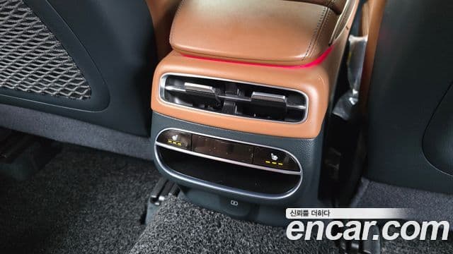 Genesis GV70 2022 — ფოტო 19/20