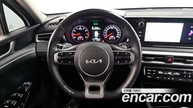 Kia K5 2021 — ფოტო 13/20