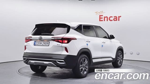 Kia Seltos 2020 — ფოტო 15/20