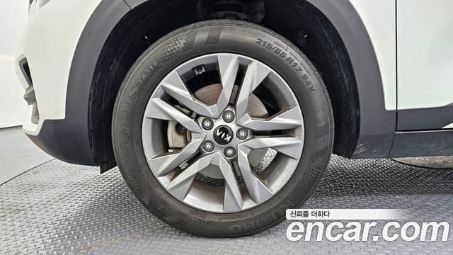 Kia Seltos 2020 — ფოტო 14/20