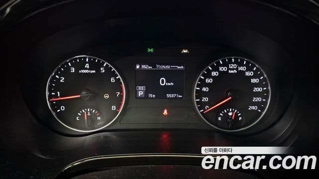 Kia Seltos 2020 — ფოტო 16/20
