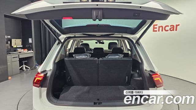 Volkswagen Tiguan Allspace 2023 — фото 20 из 20