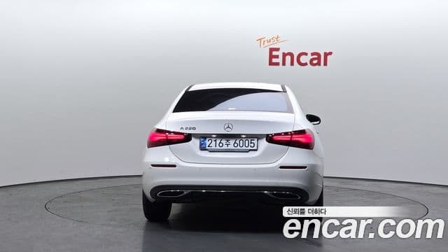 Mercedes-Benz A-Class 2024 — Photo 9/20