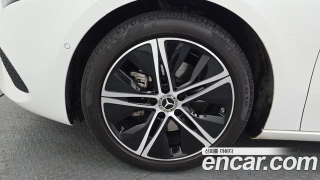 Mercedes-Benz A-Class 2024 — Photo 14/20