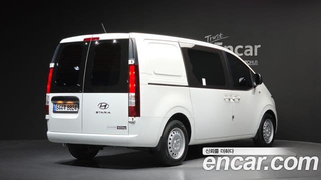 Hyundai Staria 2024 — Photo 8/20