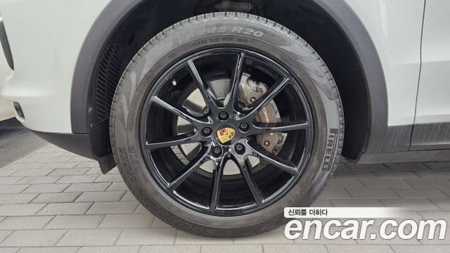 Porsche Cayenne 2020 — ფოტო 5/20