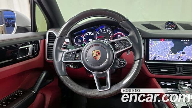 Porsche Cayenne 2020 — ფოტო 13/20