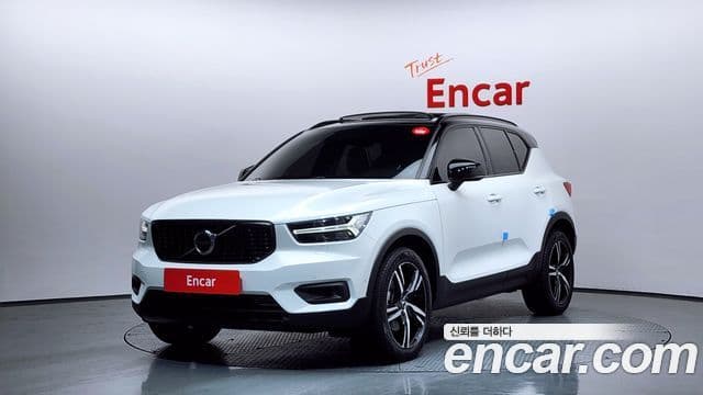 Volvo XC40 2018 — ფოტო 1/20