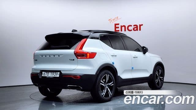 Volvo XC40 2018 — ფოტო 2/20