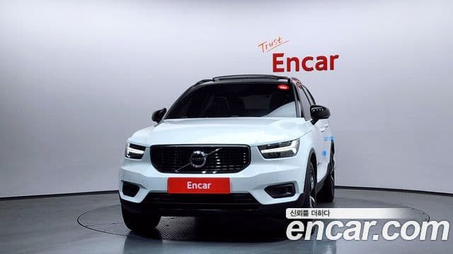 Volvo XC40 2018 — ფოტო 3/20