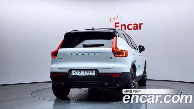Volvo XC40 2018 — ფოტო 4/20