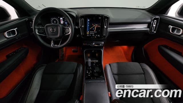 Volvo XC40 2018 — ფოტო 7/20